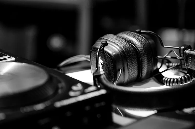 From Start to Finish: Why Artists Are Betting Everything on the Full Listen