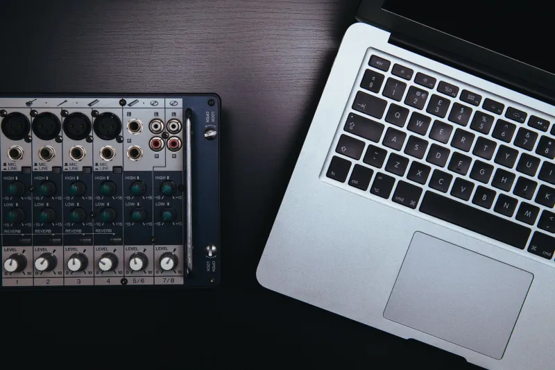 Dorm Room to Billboard: The Gear and Grind Behind Gen Z's Bedroom Producer Takeover